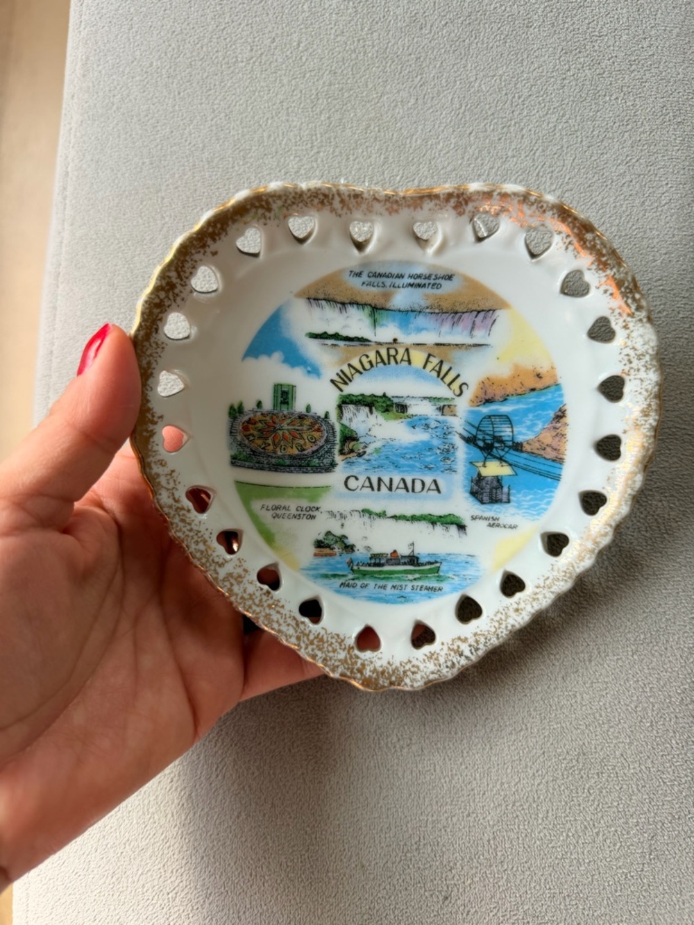 Vintage Niagara Falls Canada Heart-Shaped Souvenir Plate - White & Gold - Picture 3 of 3